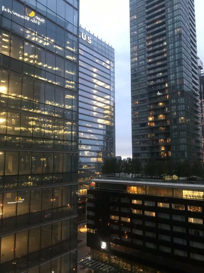 Stylish Condos Toronto Exterior photo